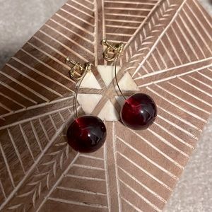 Screw earring very cut cherry. Great condition